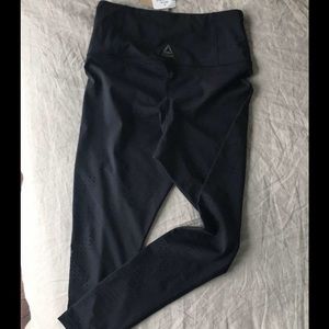 Women’s REEBOK YOGA TIGHTS BNWT